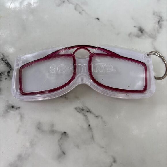 So-Mine Womens On The Go Mobile Reading Glasses +2.50 Red Case Adhesive Key Ring - Picture 1 of 4